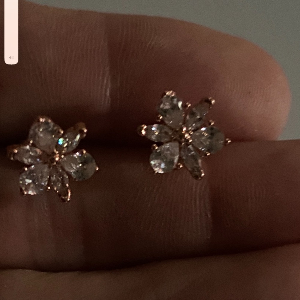 Pandora Sparkling Herbarium Cluster Stud Earrings